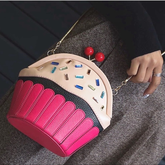 🍭NWT CUPCAKE KISS LOCK STRUCTURED BAG - Picture 3 of 7